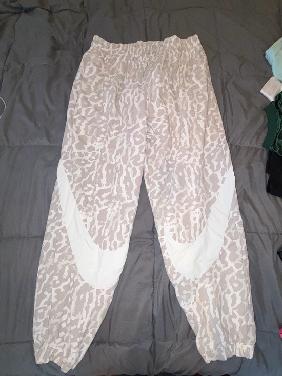 Nike Pants - NWT Nike Sportswear Woven Printed Pants Women’s M College Grey/Sail Oversized